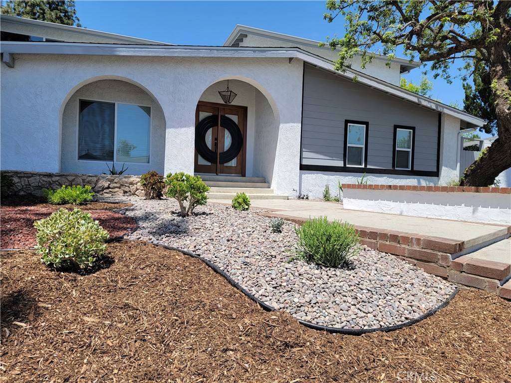 19855 Lassen ST, Chatsworth, CA 91311