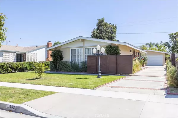 Santa Fe Springs, CA 90670,11652 Parkmead ST