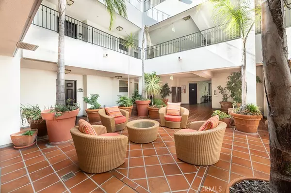 Toluca Lake, CA 91602,10648 Woodbridge ST #106