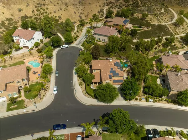 Saugus, CA 91390,29158 Black Pine WAY