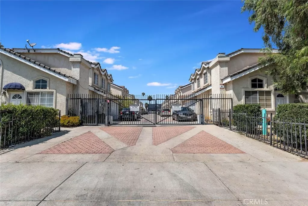 Canoga Park, CA 91303,21019 Gault ST