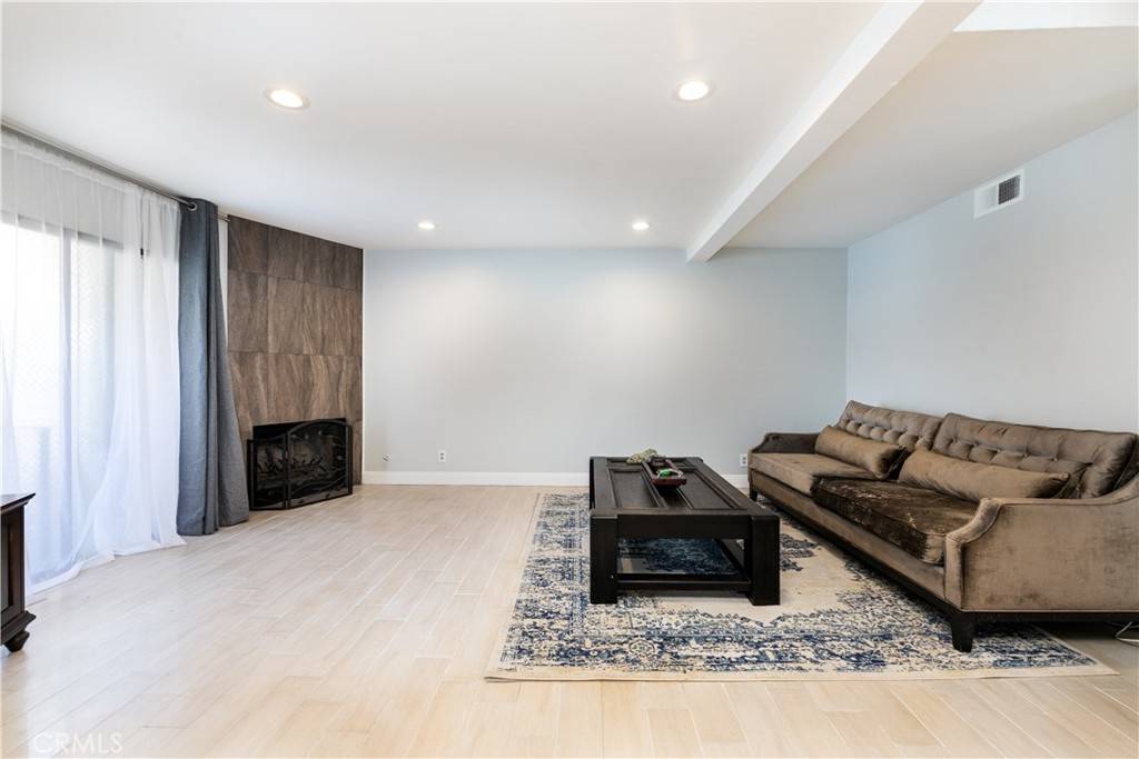 Chatsworth, CA 91311,10011 Topanga Canyon BLVD #1