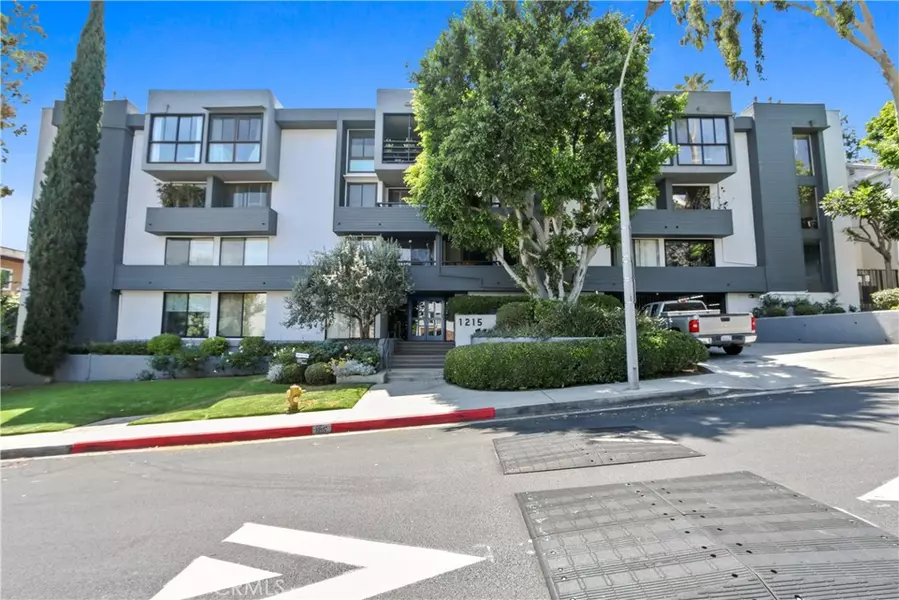1215 N Olive DR #101, West Hollywood, CA 90069