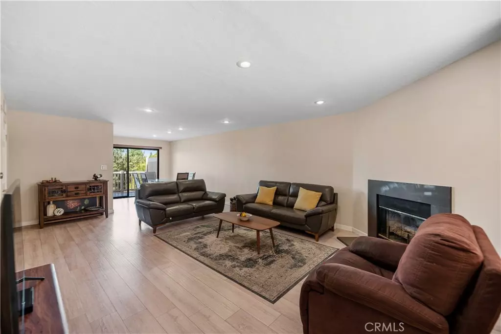 Sun Valley, CA 91352,9325 Sunland Park DR #23