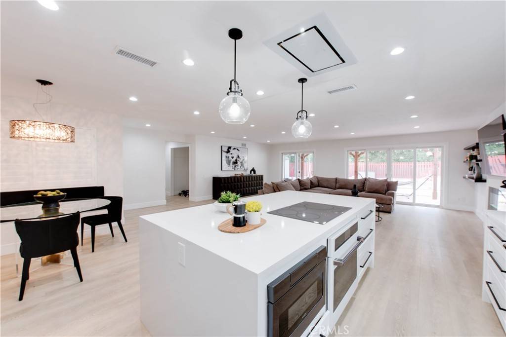Calabasas, CA 91302,26129 Veva WAY