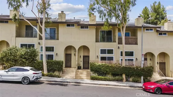 23023 Del Valle ST #104,  Woodland Hills,  CA 91364