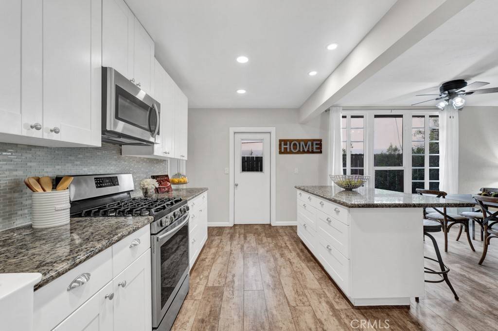 Woodland Hills, CA 91367,22940 Ostronic DR