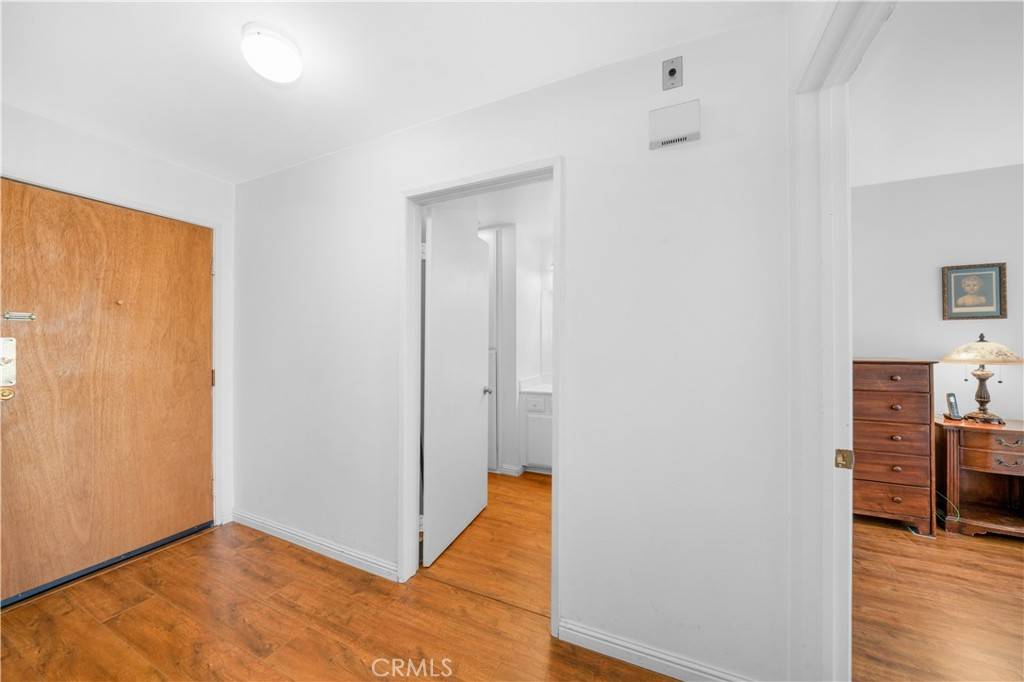 Canoga Park, CA 91303,6815 Remmet AVE #302