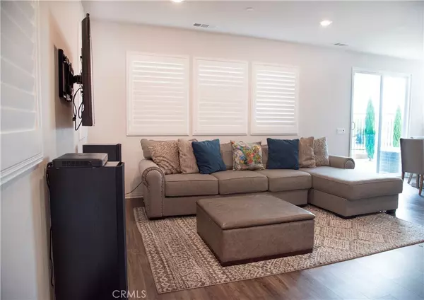 Los Angeles, CA 90047,11828 Vienna LN