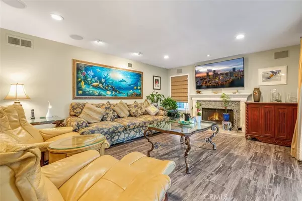 West Hills, CA 91304,23624 Strathern ST