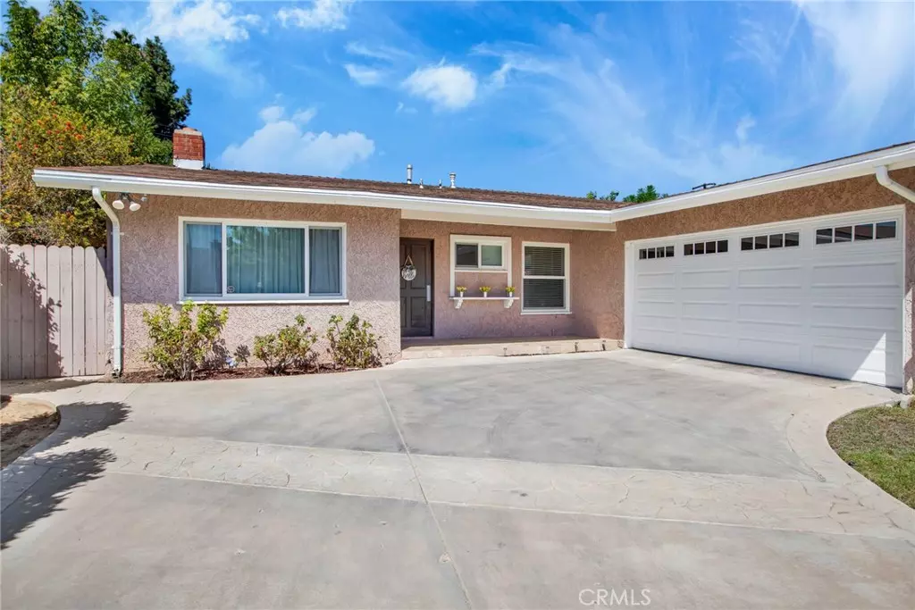 West Hills, CA 91307,6929 Minstrel