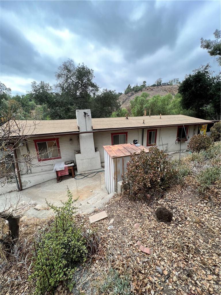 11912 Vineyard, Sylmar, CA 91342