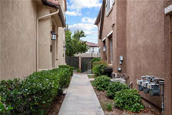 Saugus, CA 91350,28475 Santa Rosa LN