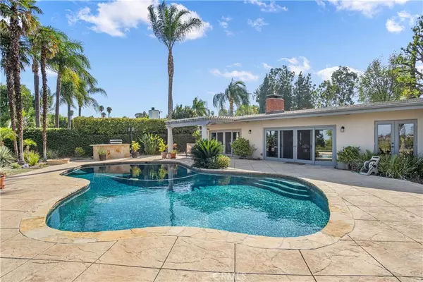 5740 El Canon AVE, Woodland Hills, CA 91367