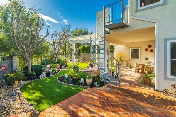 Valencia, CA 91355,24638 Brighton DR #B