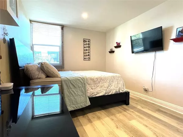 Tarzana, CA 91356,18620 Hatteras ST #212