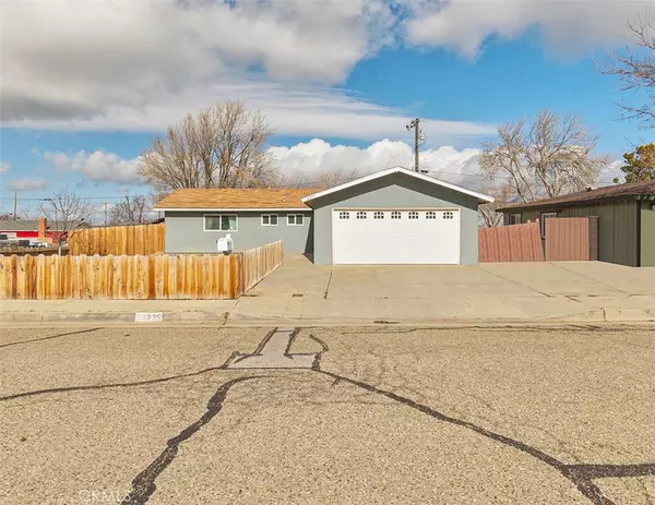 Tehachapi, CA 93561,225 Pine CT