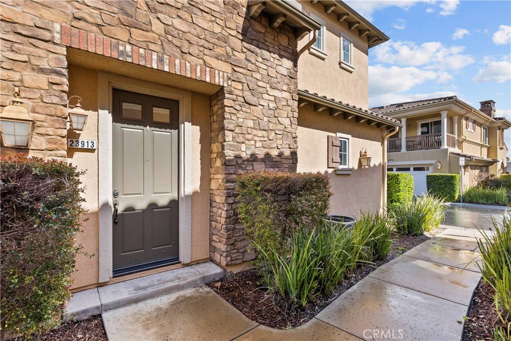 Valencia, CA 91354,23913 Brescia DR
