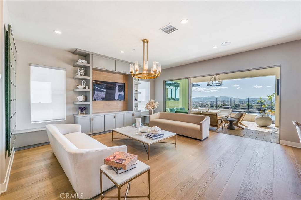 Chatsworth, CA 91311,21230 W Poema PL
