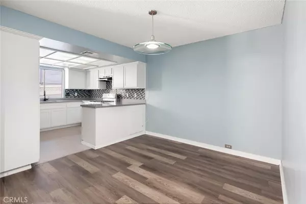 North Hills, CA 91343,8350 Burnet AVE #11