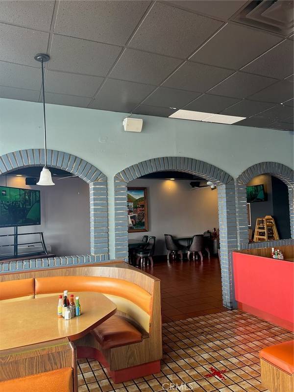 Valley Glen, CA 91401,13324 Victory BLVD