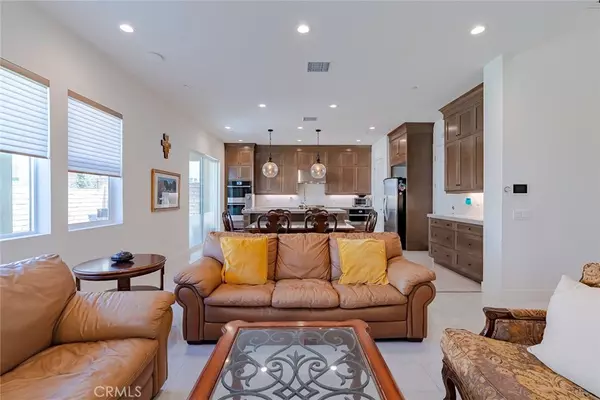 Saugus, CA 91351,19177 Malabar ST