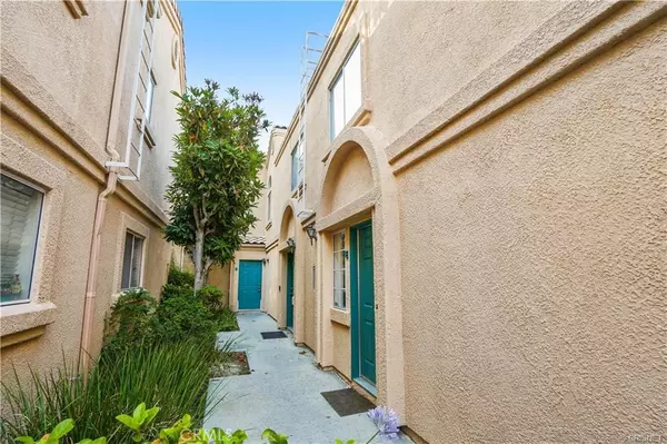 Newhall, CA 91321,18848 Vista Del Canon #E