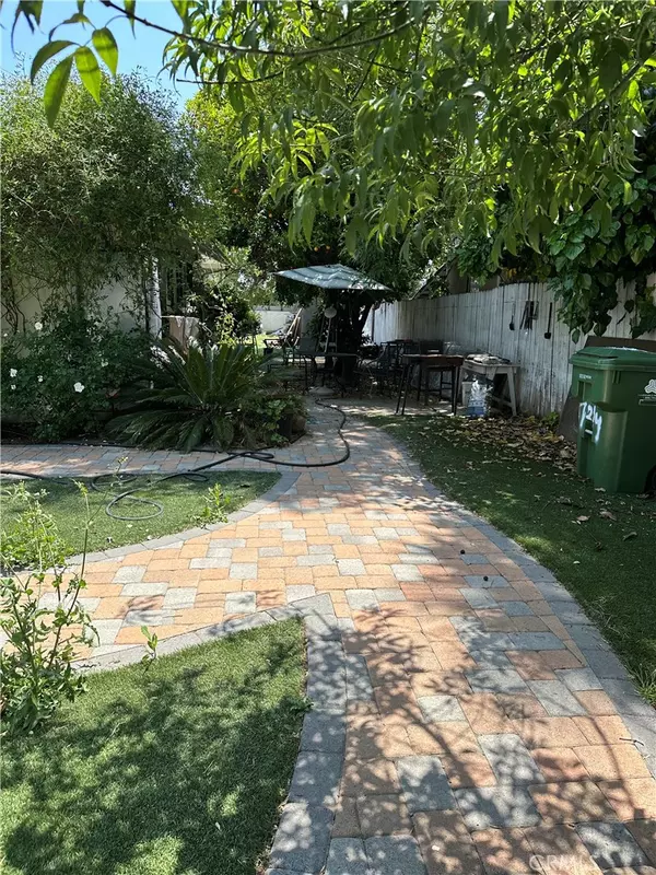 Lake Balboa, CA 91406,17214 Welby WAY