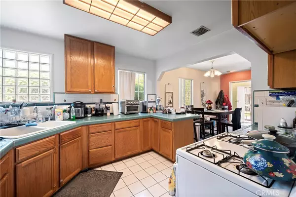 Lake Balboa, CA 91406,17617 Gilmore ST