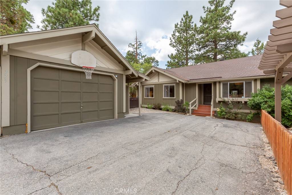 Big Bear City, CA 92314,779 Villa Grove AVE