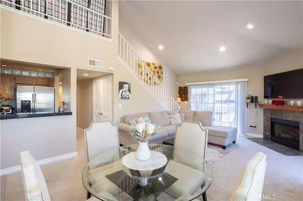 Valencia, CA 91355,24151 Del Monte DR #348