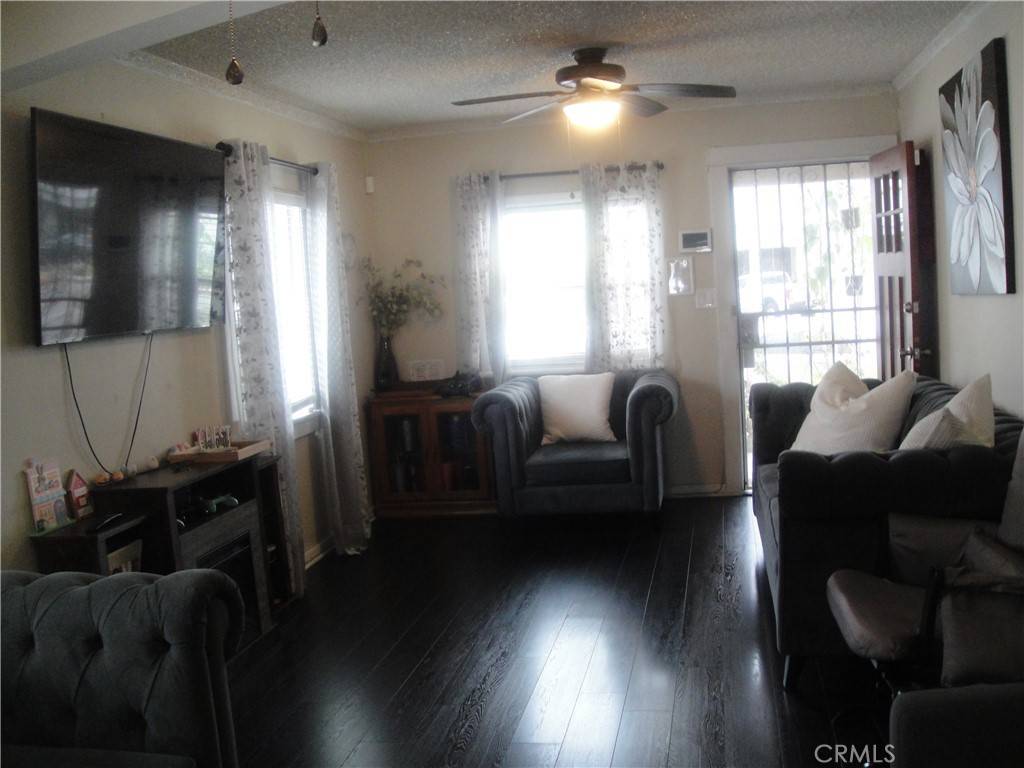 South Gate, CA 90280,9722 Otis ST