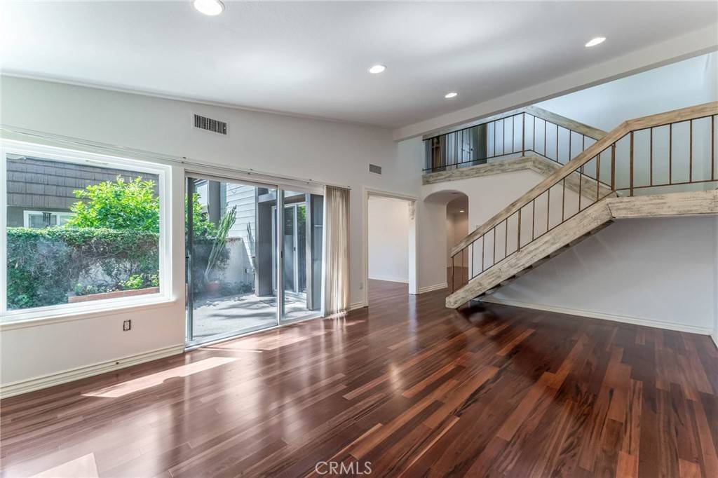Chatsworth, CA 91311,22357 Devonshire ST