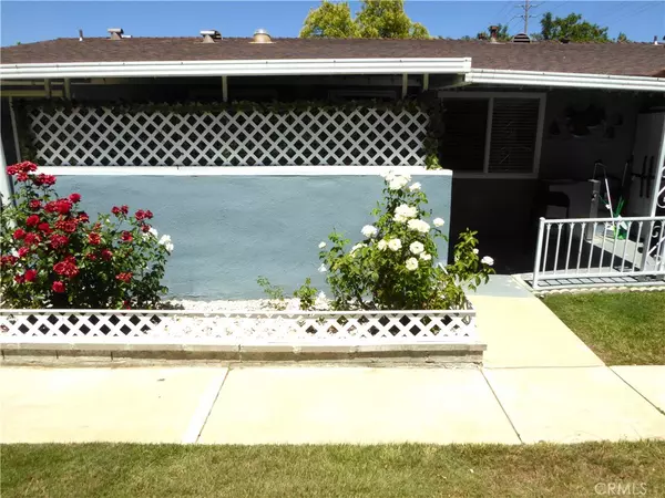 19230 Avenue Of The Oaks #A, Newhall, CA 91321