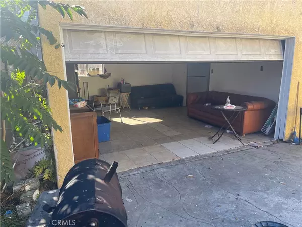 Los Angeles, CA 90003,124 W 64th ST