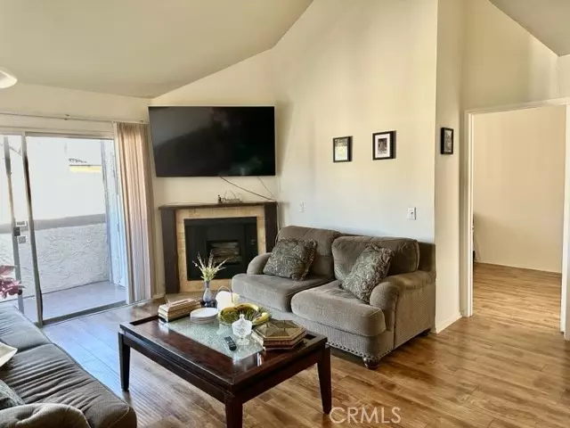 20253 Keswick ST #325, Winnetka, CA 91306
