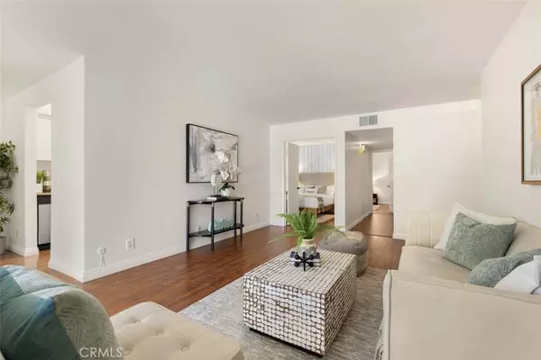 Calabasas, CA 91302,4722 Park Granada #205