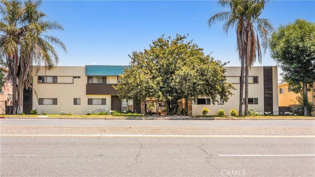 8740 Topanga Canyon BLVD, Canoga Park, CA 91304