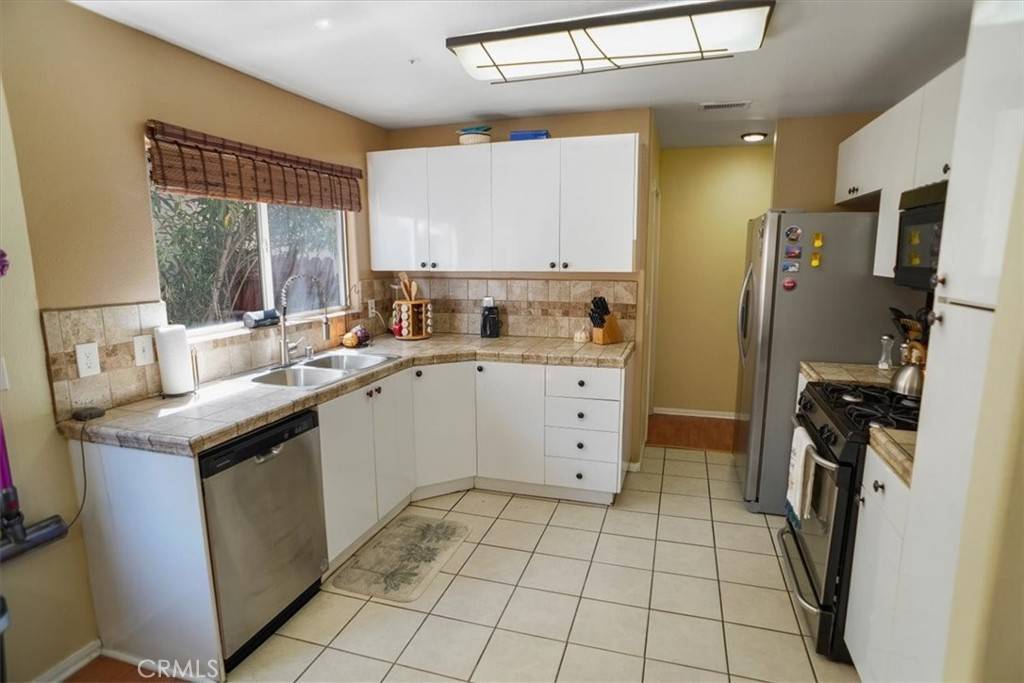 North Hills, CA 91343,9300 Burnet AVE #122