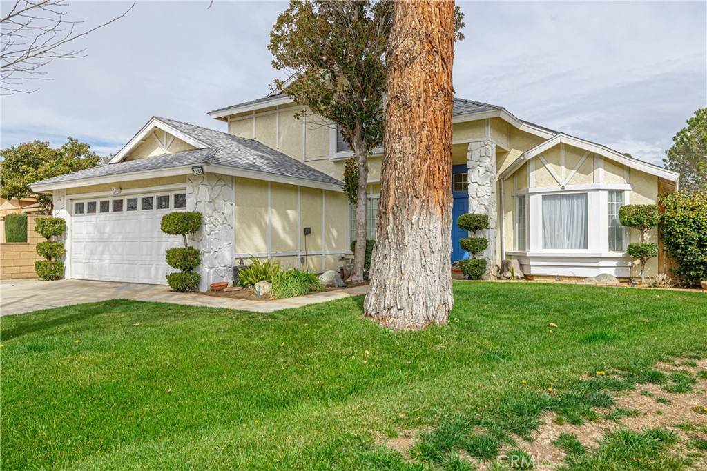 1347 Geraldine LN, Lancaster, CA 93535