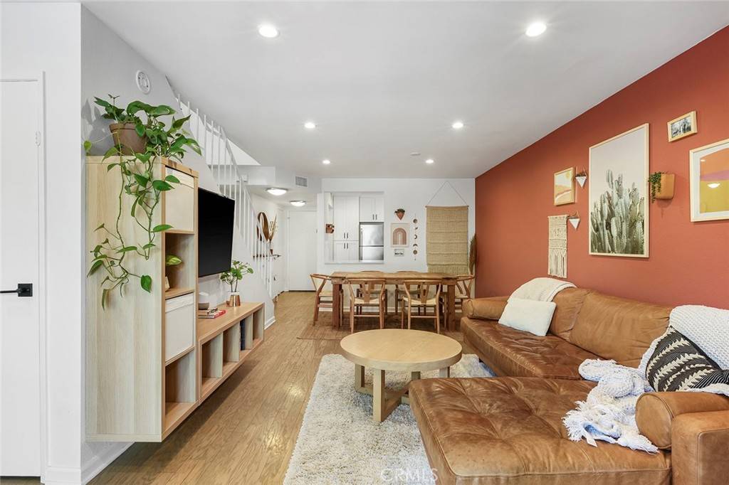 15215 Magnolia BLVD #104, Sherman Oaks, CA 91403