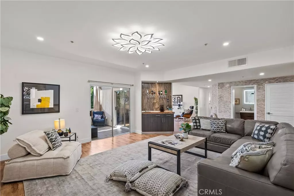 Toluca Lake, CA 91602,10626 Valley Spring LN #404