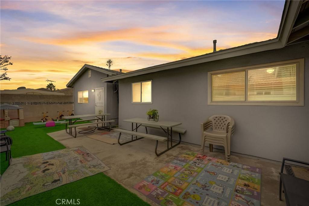 Carson, CA 90746,402 Moorehaven DR
