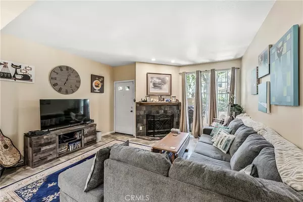 Valencia, CA 91355,24111 Del Monte DR #3