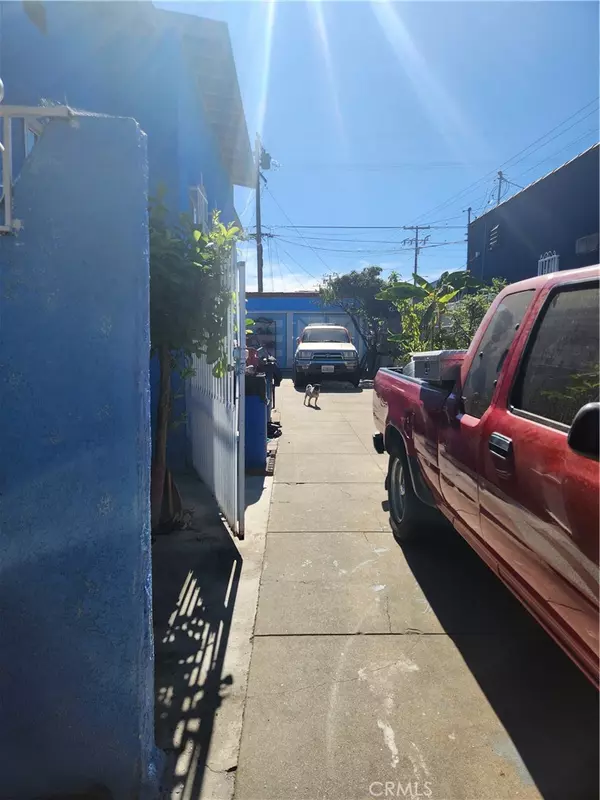 Huntington Park, CA 90255,2706 Grand AVE