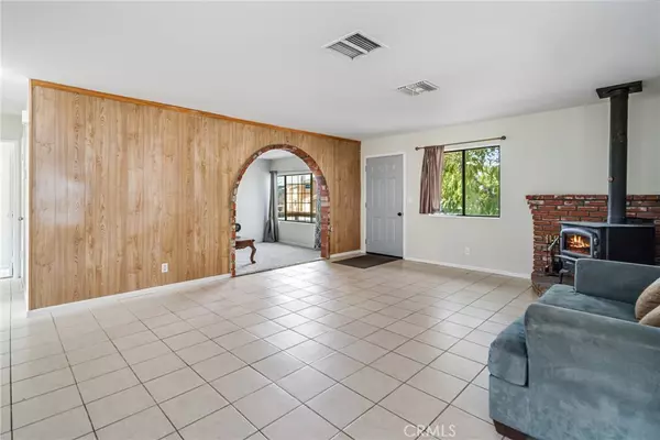 Lake Hughes, CA 93532,42704 Coolcrest DR