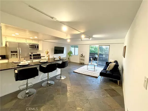 Los Angeles, CA 90068,2700 Cahuenga BLVD E #2112