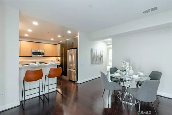 Toluca Lake, CA 91602,10609 Bloomfield ST #204