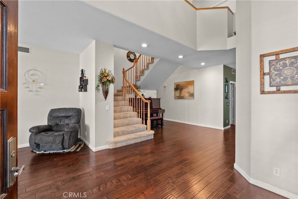 Newhall, CA 91321,23652 White Oak CT
