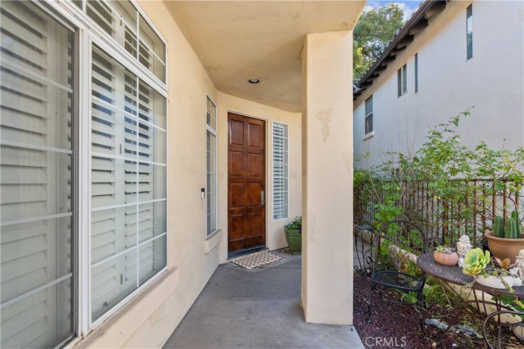 Newhall, CA 91321,23652 White Oak CT